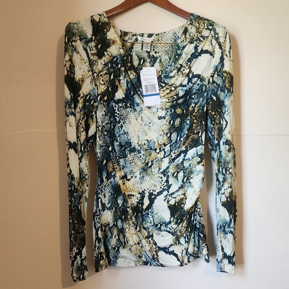 Kenneth Cole New York Fitted Long Sleeve White and Blue Blouse